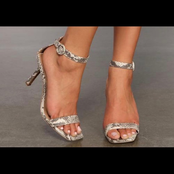 Qupid SASSY AND STUNNING STILETTO HEELS. Size: 7 and 6.5 Choose your size. - Picture 2 of 7